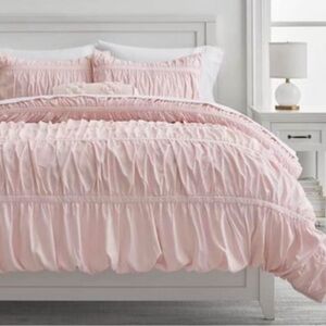 PB Teen pink puff ruched comforter full/queen